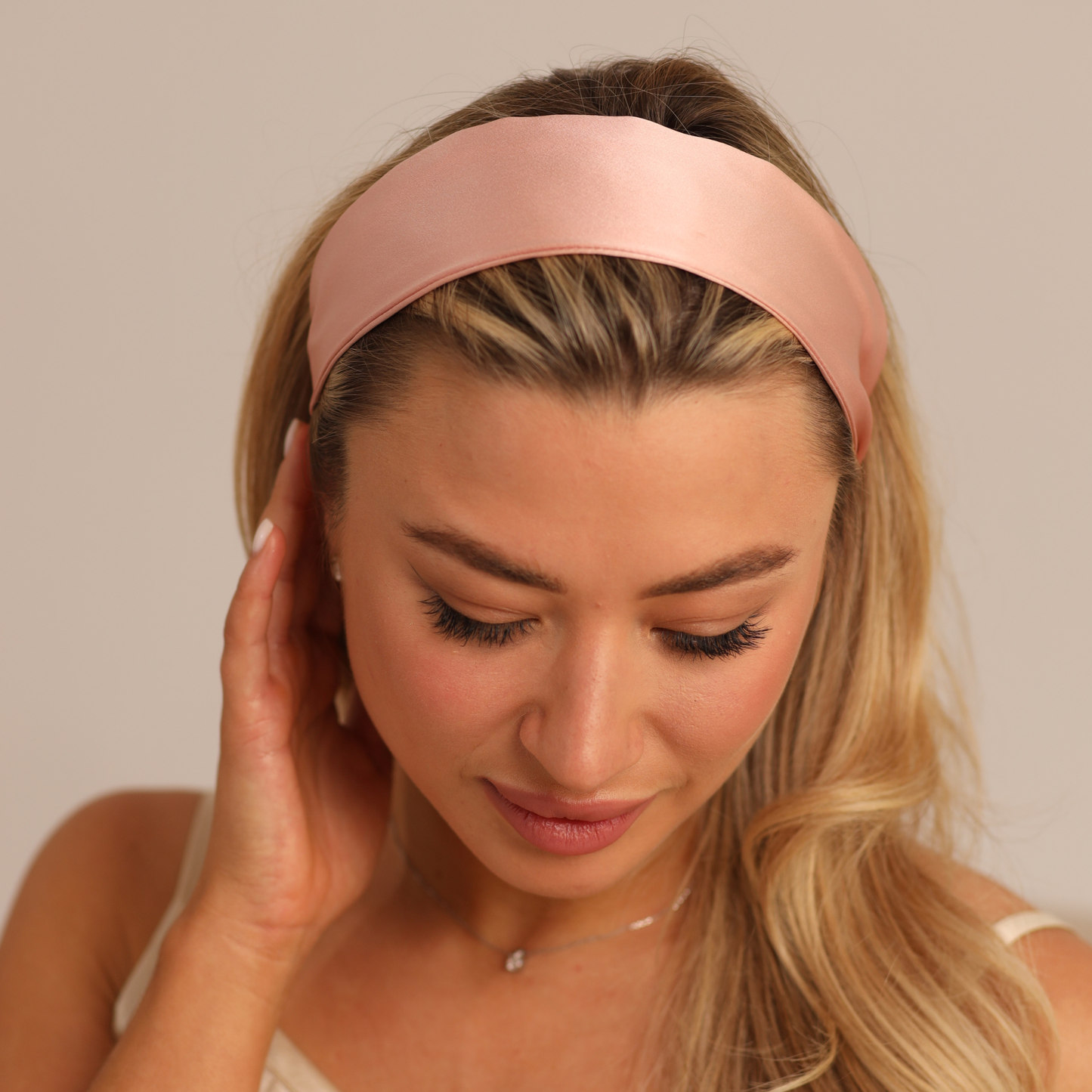 Hodvábna čelenka do vlasov Qrown®