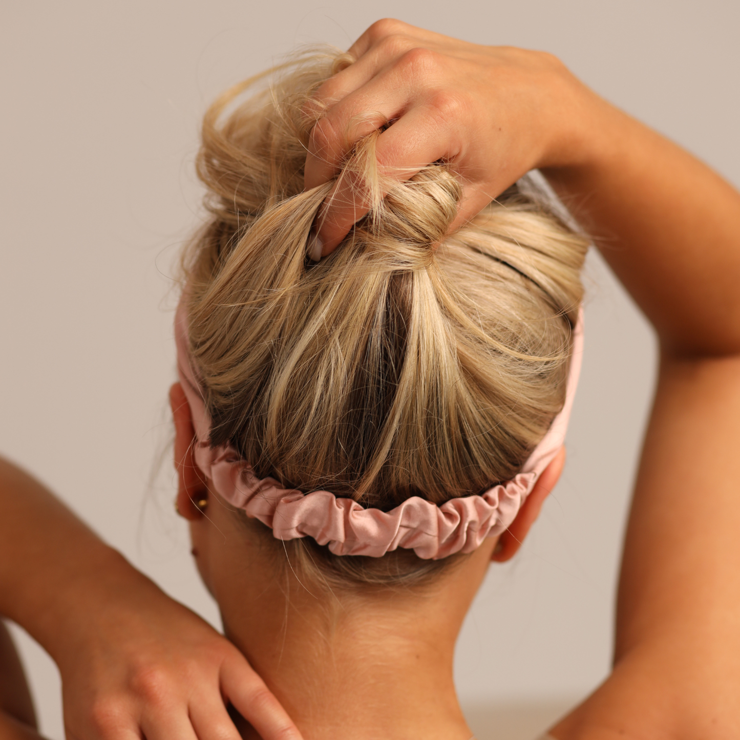 Hodvábna čelenka do vlasov Qrown®