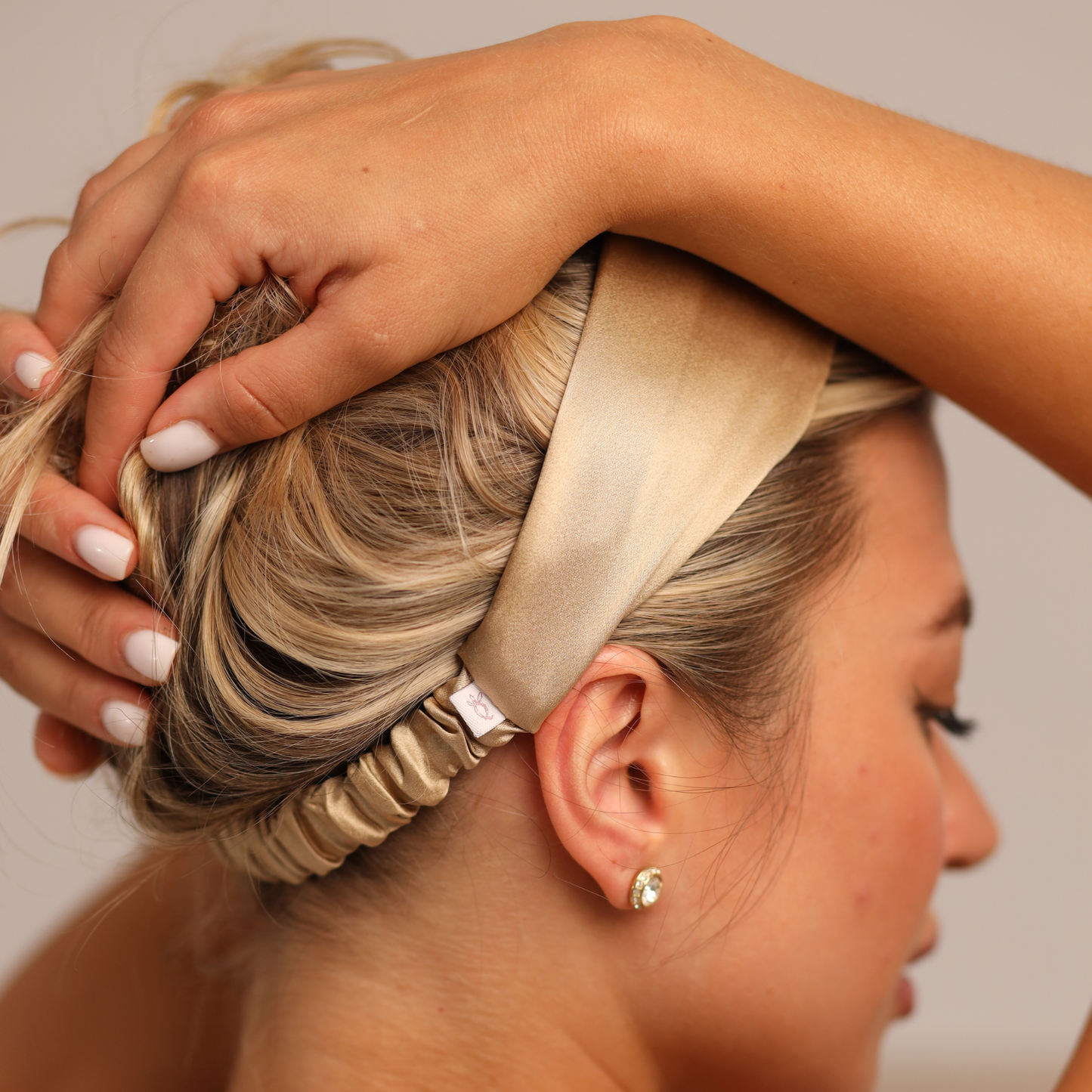 Hodvábna čelenka do vlasov Qrown®