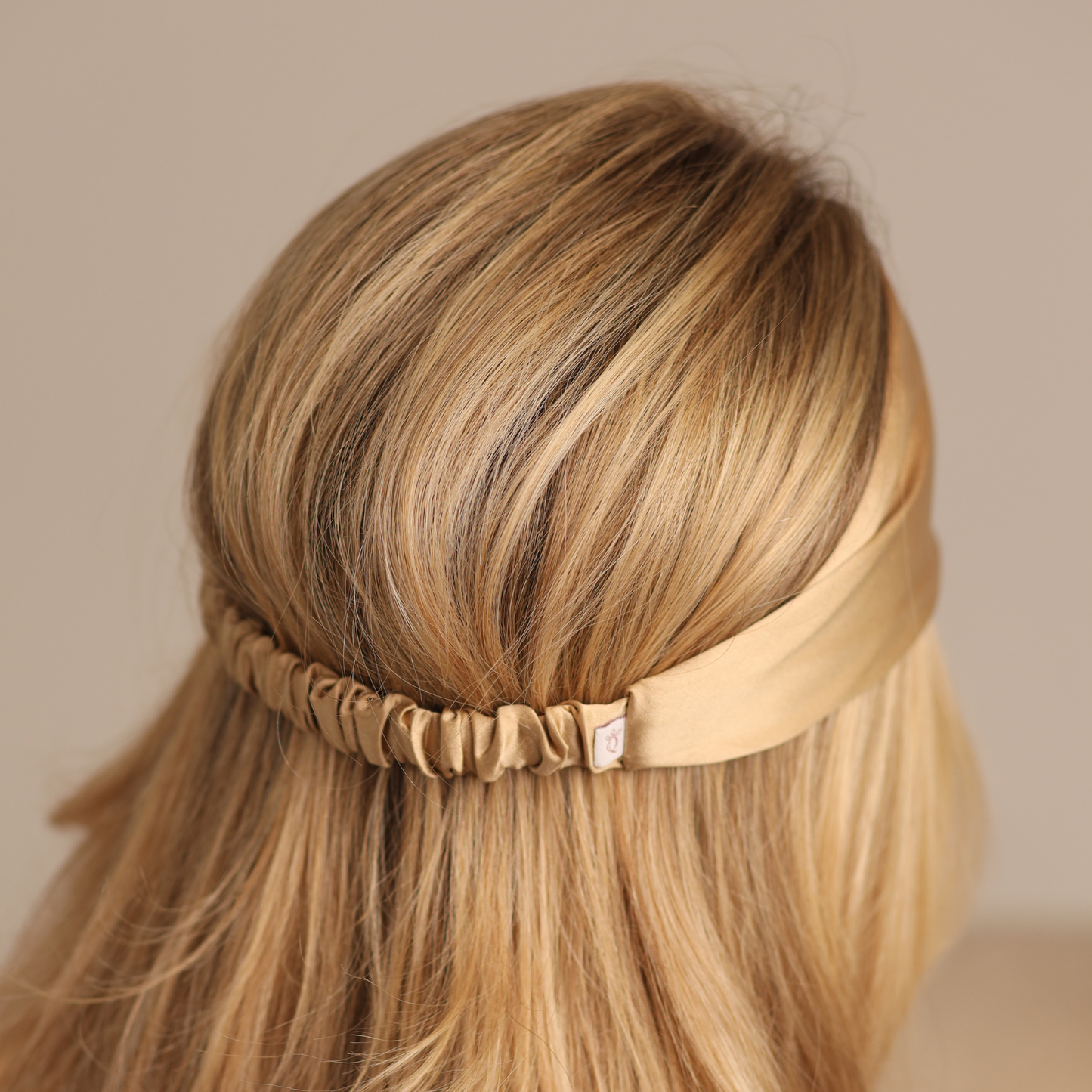 Hodvábna čelenka do vlasov Qrown®