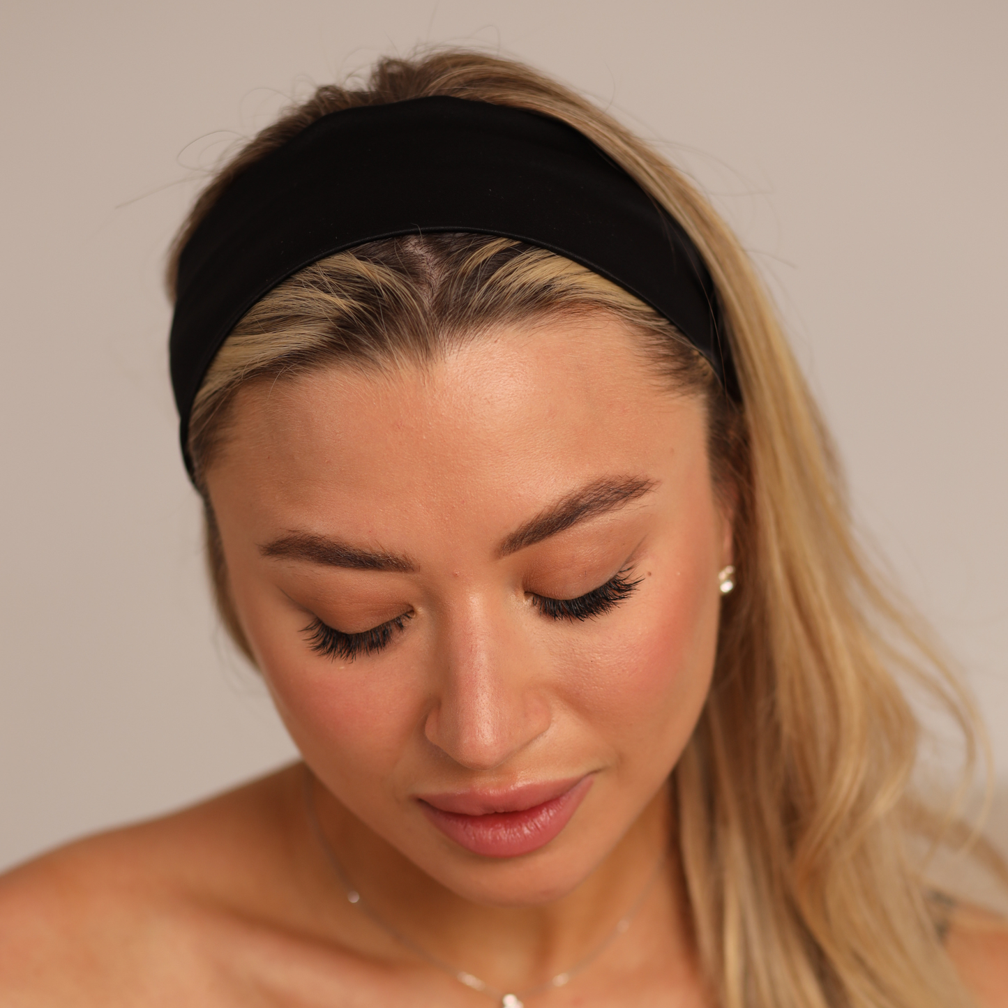 Hodvábna čelenka do vlasov Qrown®